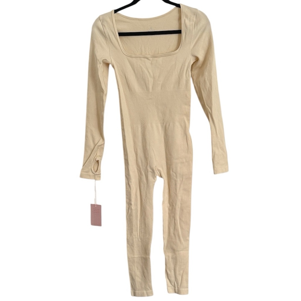 ☀️ Unbranded NWT Cream Long Sleeve Compression Jumpsuit